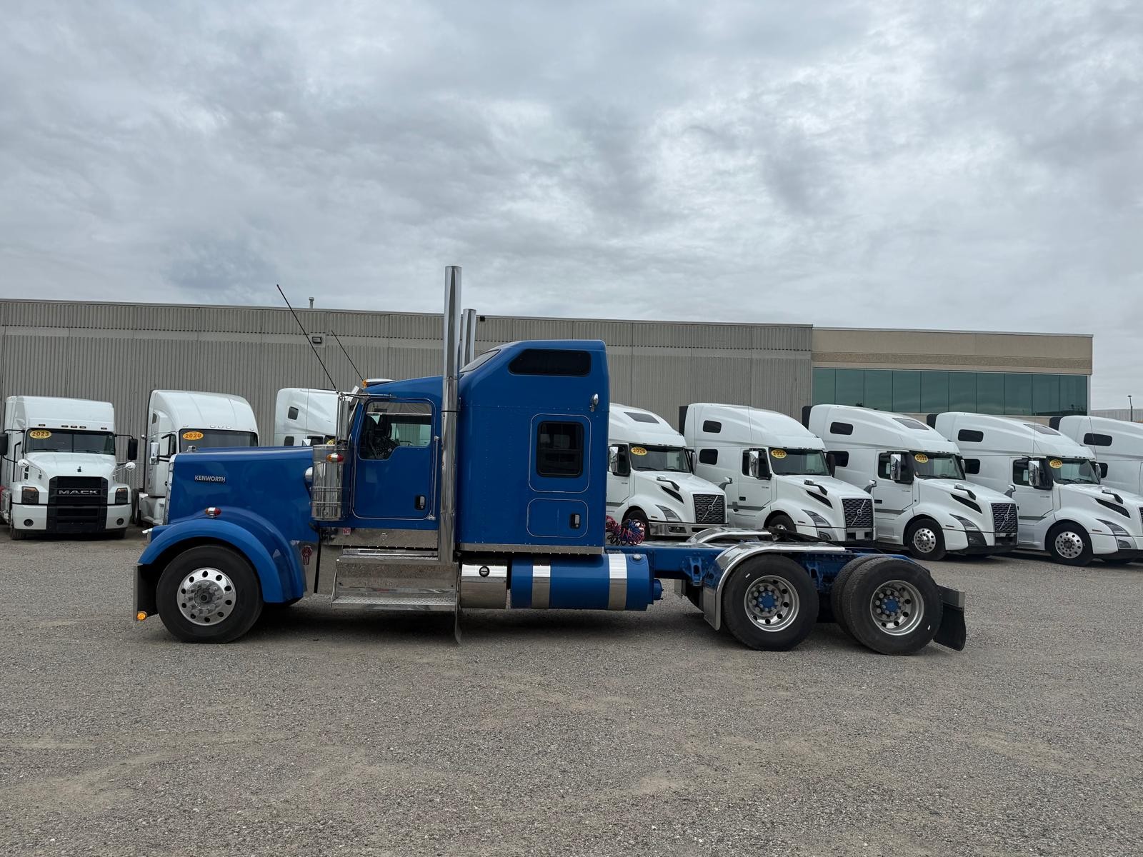 Top Mileage and Towing Tips for Used Commercial Trucks